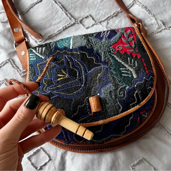vintage embroidered leather crossbody bag - Picture 3 of 16